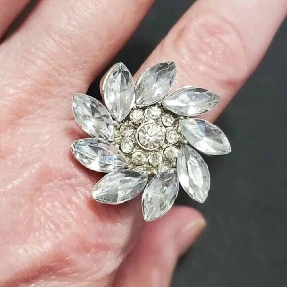 Silver tone clear rhinestone flower ring